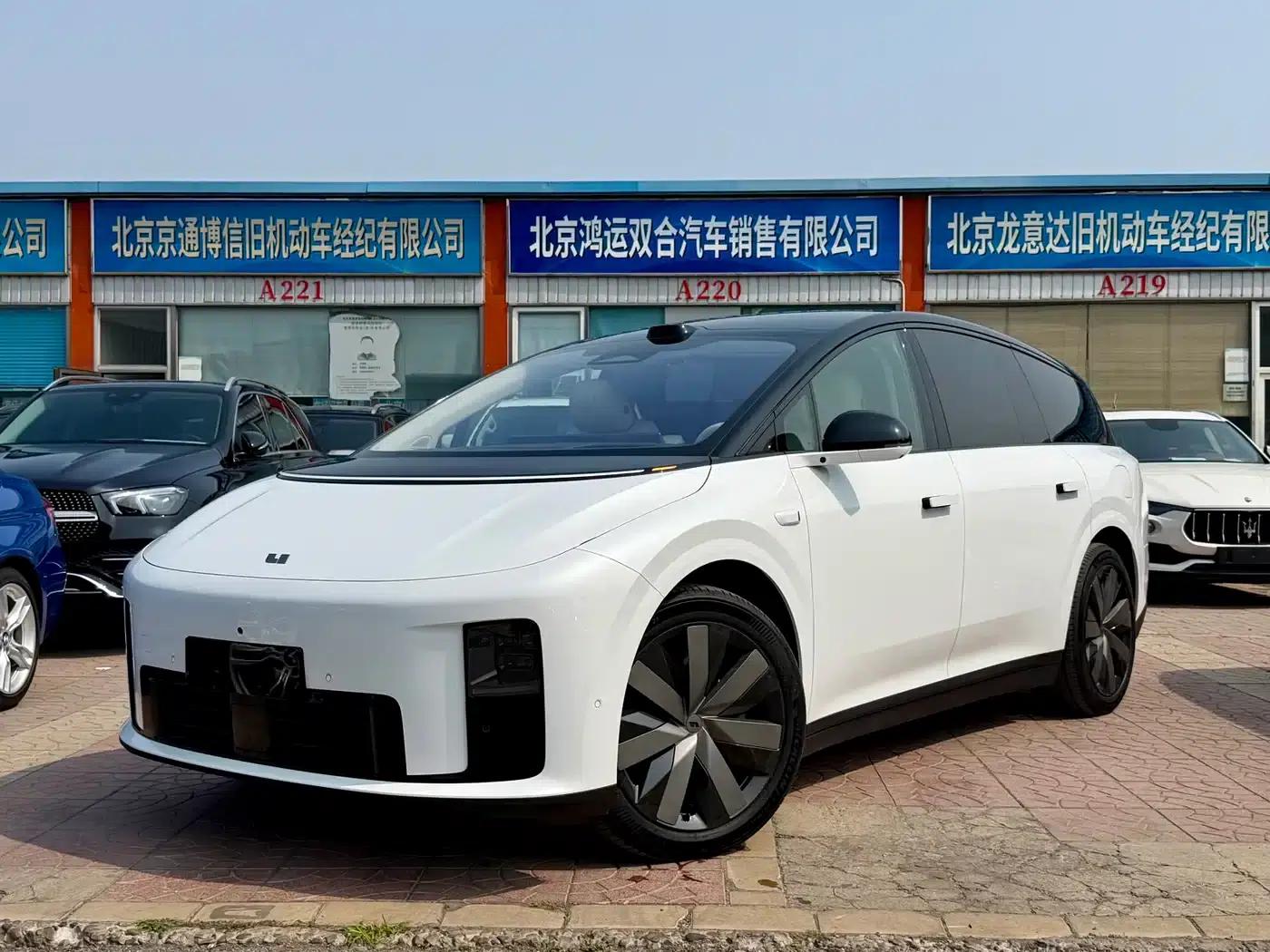 Li Auto i8 2025 Standard Edition — миниатюра 1