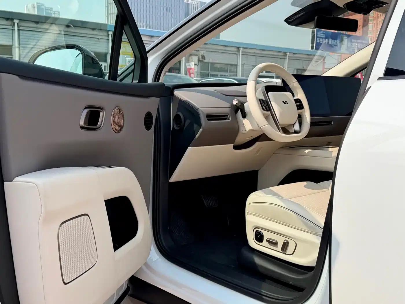 Li Auto i8 2025 Standard Edition — миниатюра 6