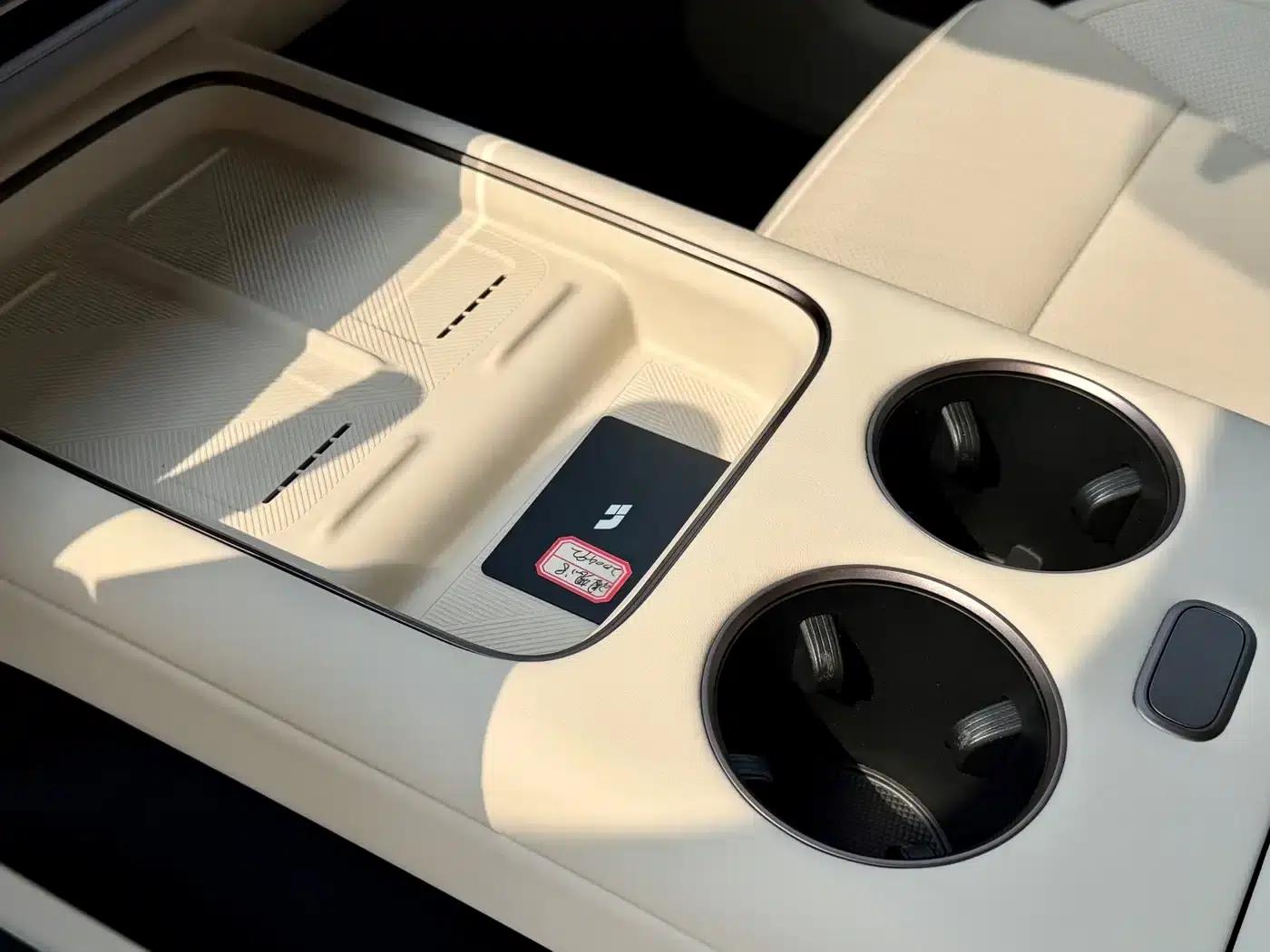 Li Auto i8 2025 Standard Edition — миниатюра 8