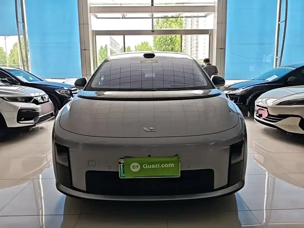 Li Auto i8 2025 Standard Edition — миниатюра 3