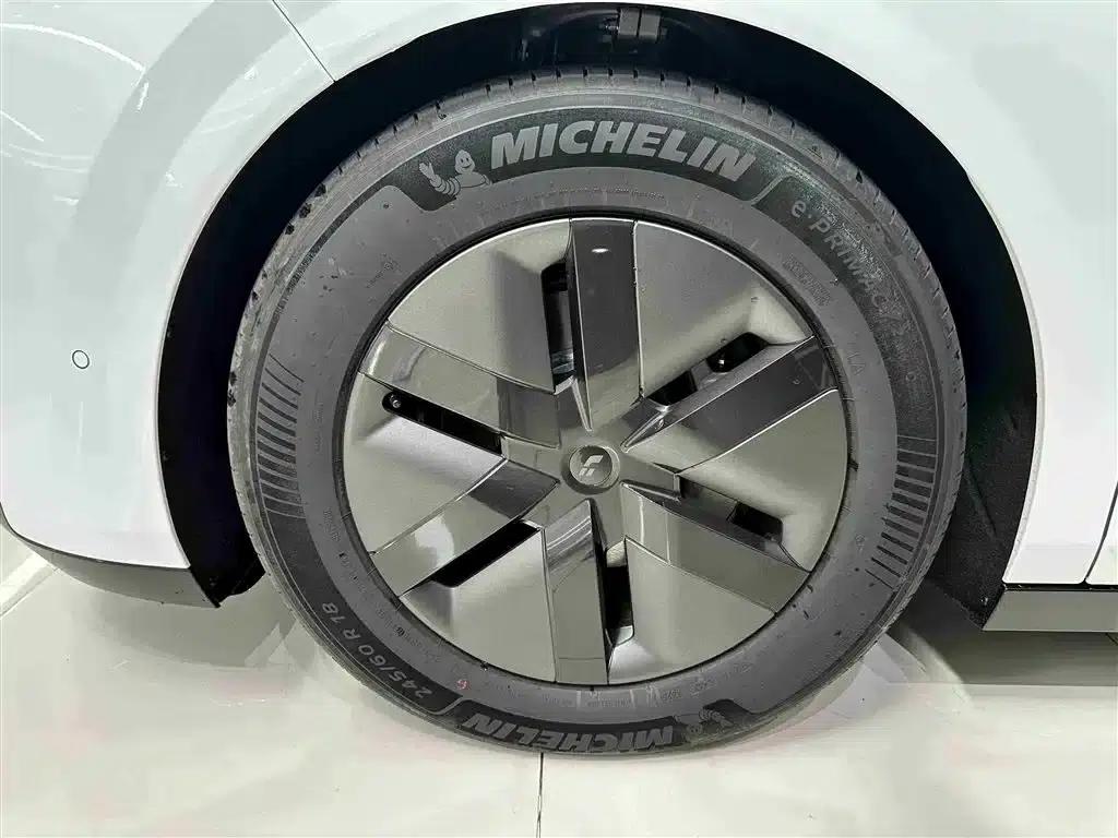Li Auto MEGA 2025 Home Edition — миниатюра 3