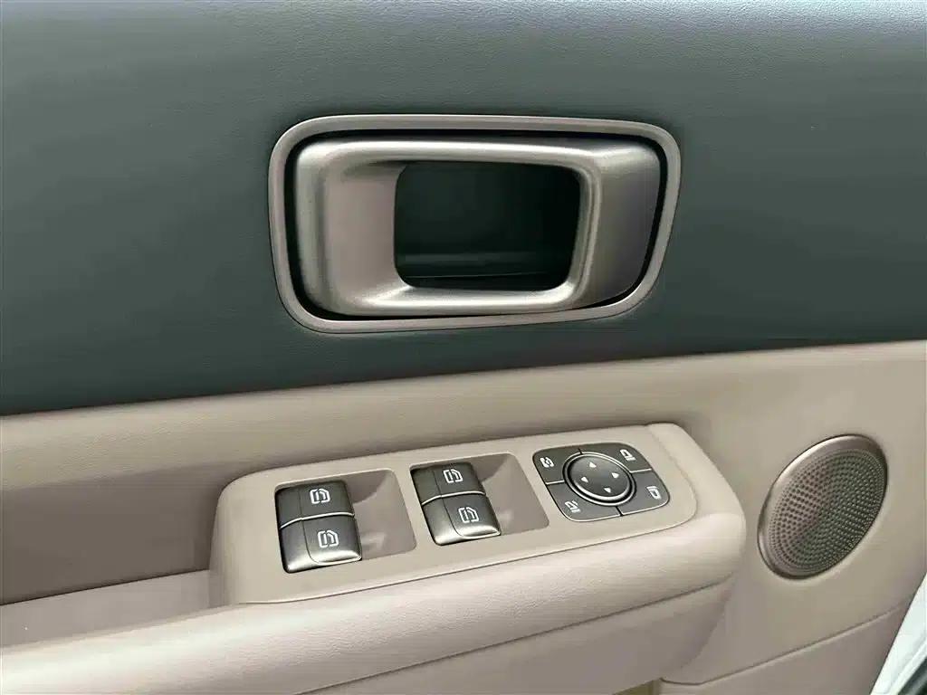 Li Auto MEGA 2025 Home Edition — миниатюра 4