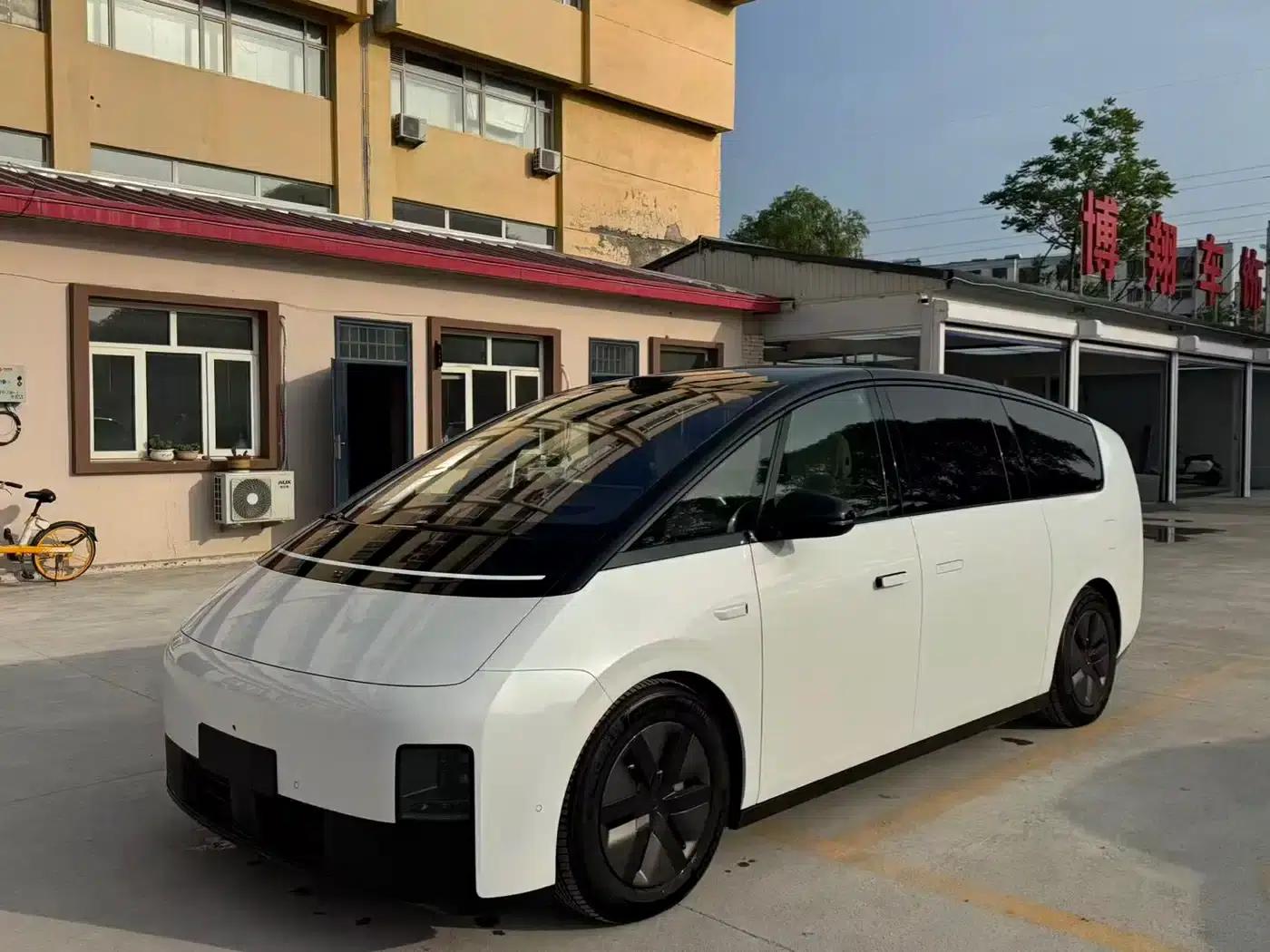 Li Auto MEGA 2025 Home Edition — миниатюра 1