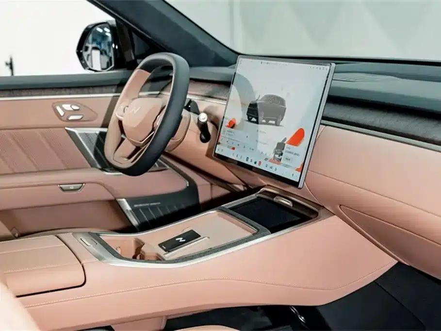 2025 Chevrolet L90 Ultra 6-seater — миниатюра 18