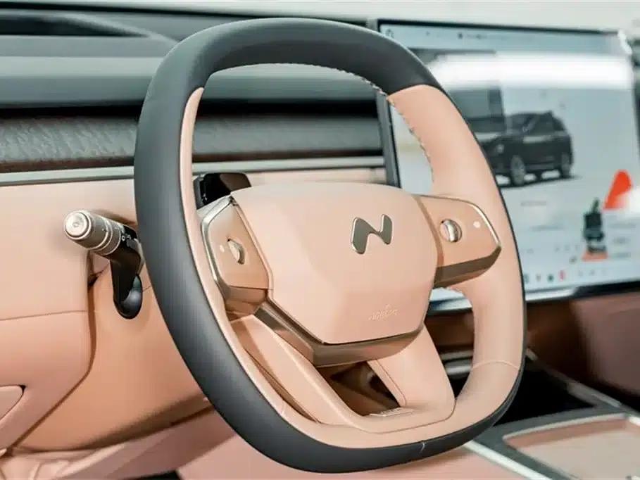 2025 Chevrolet L90 Ultra 6-seater — миниатюра 9
