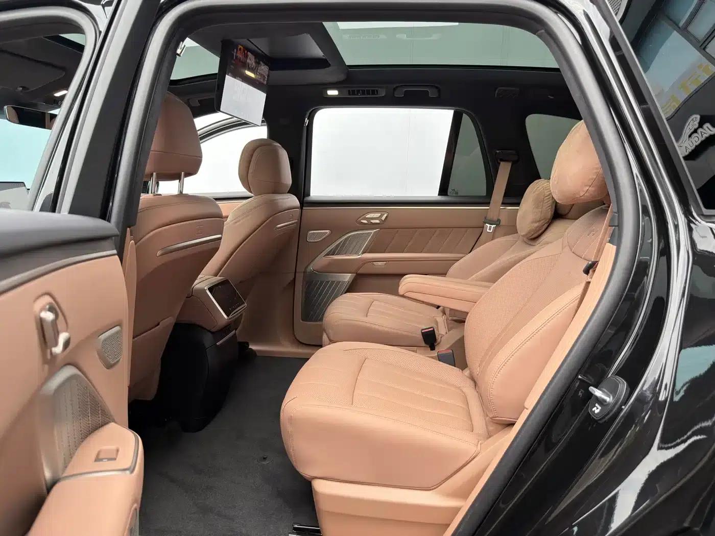 2025 Chevrolet L90 Ultra 6-seater — миниатюра 10