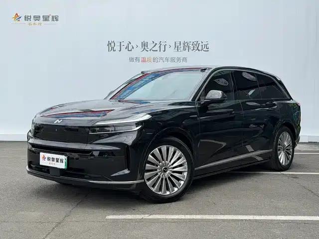 2025 Chevrolet L90 Ultra 6-seater