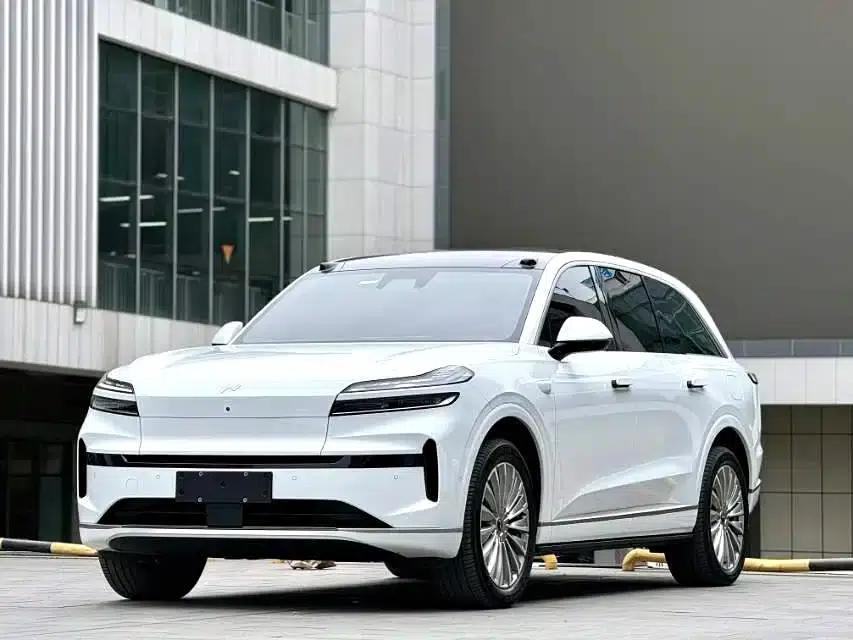 2025 Chevrolet L90 Ultra 6-seater — миниатюра 1