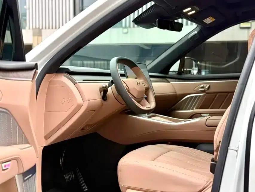 2025 Chevrolet L90 Ultra 6-seater — миниатюра 2