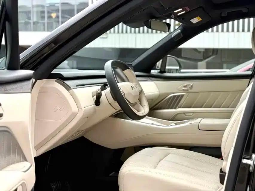 2025 Chevrolet L90 Ultra 6-seater — миниатюра 2