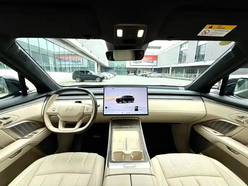 2025 Chevrolet L90 Ultra 6-seater — миниатюра 3