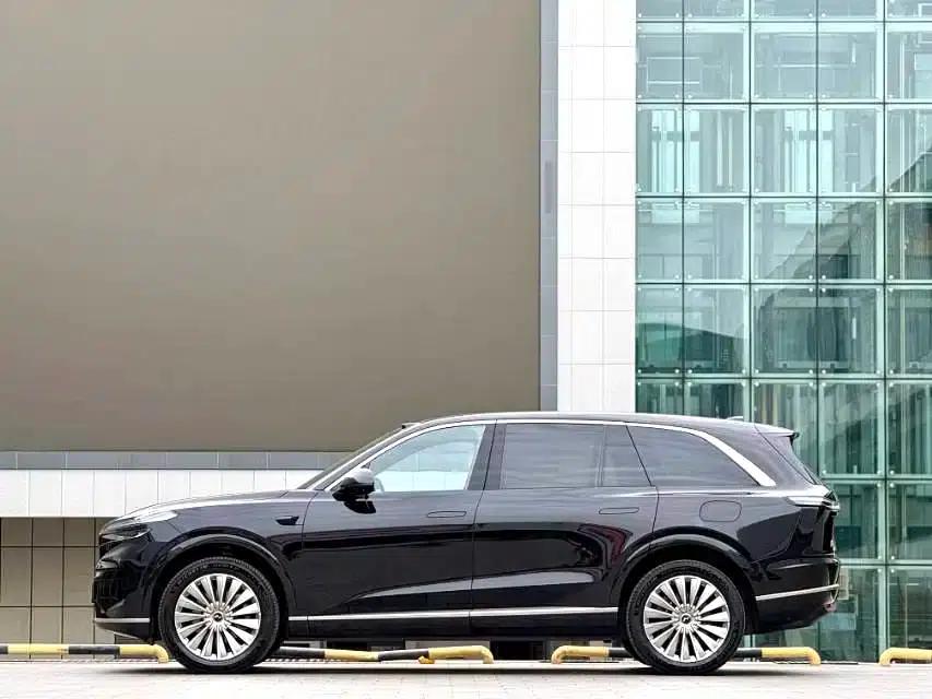 2025 Chevrolet L90 Ultra 6-seater — миниатюра 8