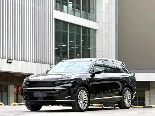 2025 Chevrolet L90 Ultra 6-seater