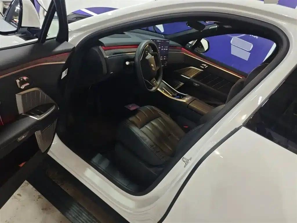 2025 Chevrolet L90 Ultra 6-seater — миниатюра 2