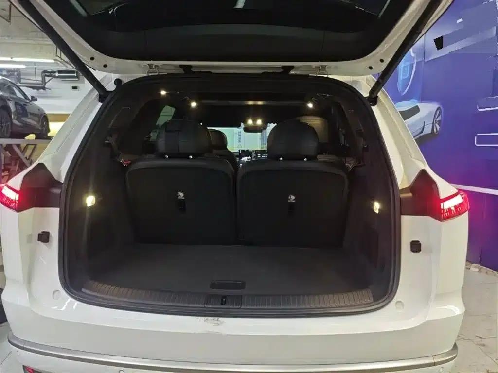 2025 Chevrolet L90 Ultra 6-seater — миниатюра 4
