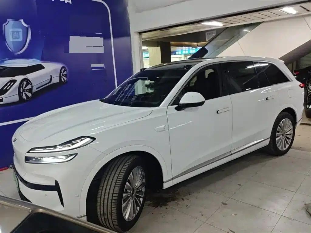 2025 Chevrolet L90 Ultra 6-seater — миниатюра 5