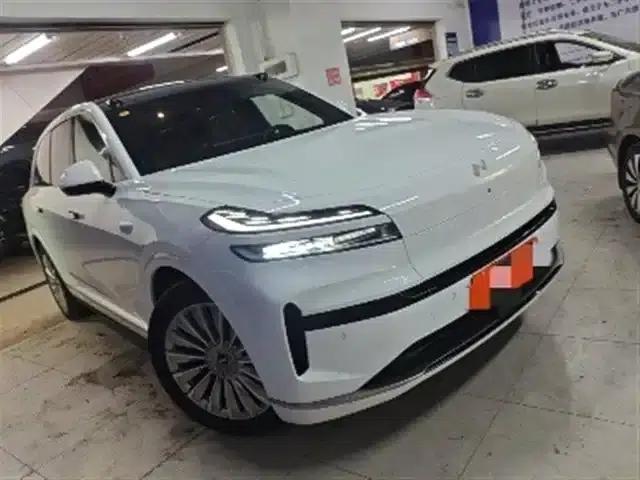 2025 Chevrolet L90 Ultra 6-seater