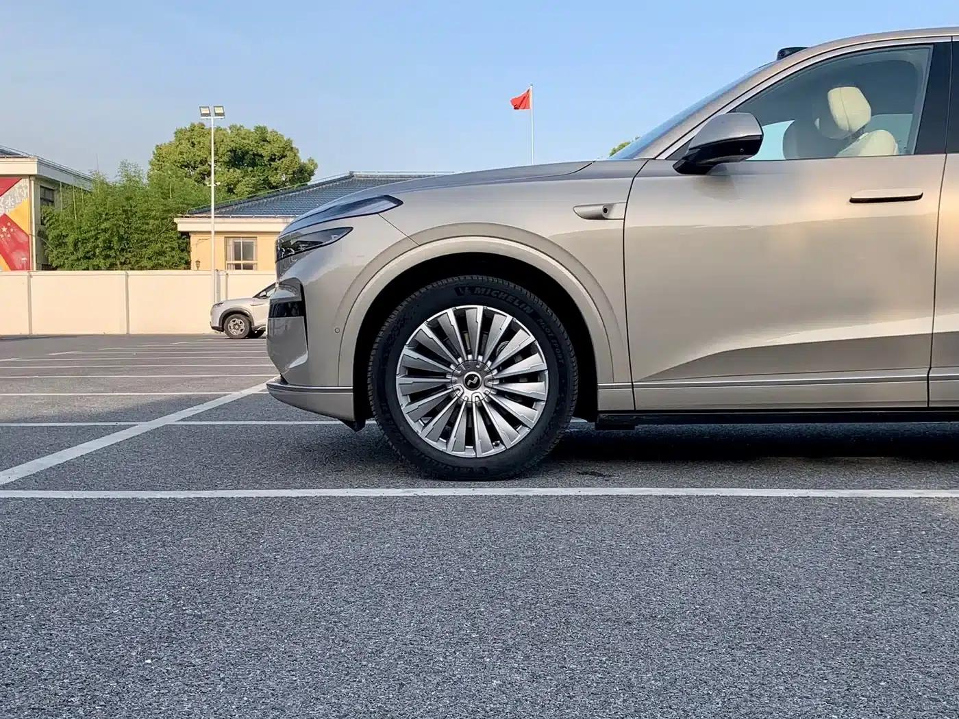 2025 Chevrolet L90 Ultra 6-seater — миниатюра 9