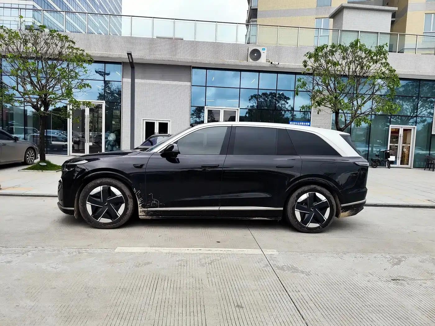 2025 Chevrolet L90 Ultra 6-seater — миниатюра 3