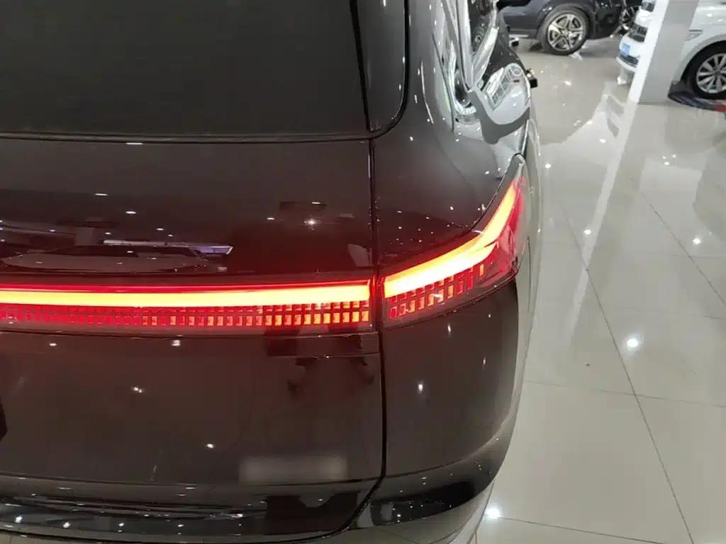 2025 Chevrolet L90 Ultra 6-seater — миниатюра 8