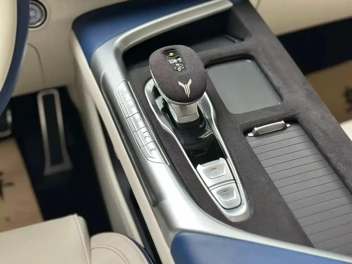 Voyah FREE 2021 AWD Standard Range Extender Exclusive Luxury Package — миниатюра 12