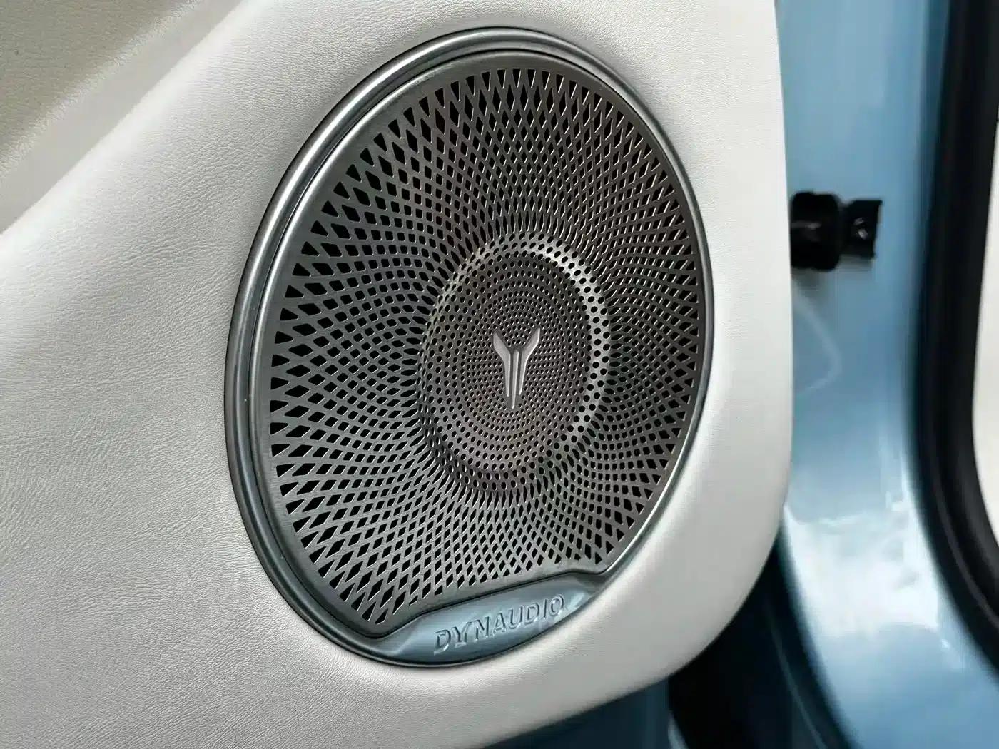 Voyah FREE 2021 AWD Standard Range Extender Exclusive Luxury Package — миниатюра 13
