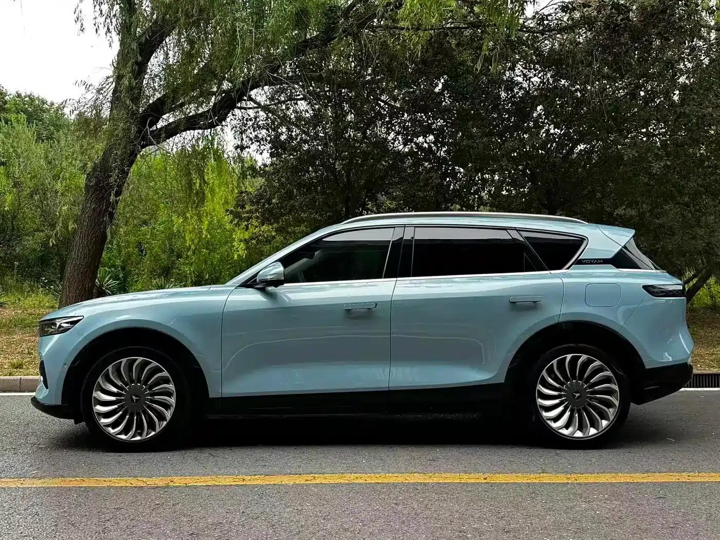 Voyah FREE 2021 AWD Standard Range Extender Exclusive Luxury Package — миниатюра 3