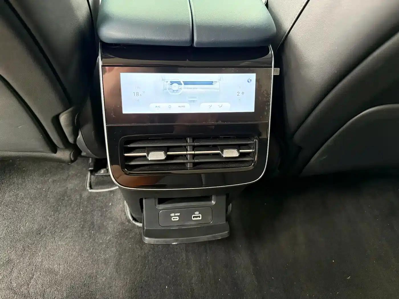 Voyah Free 2024 Model - Extended Range Intelligent Driving Edition — миниатюра 11