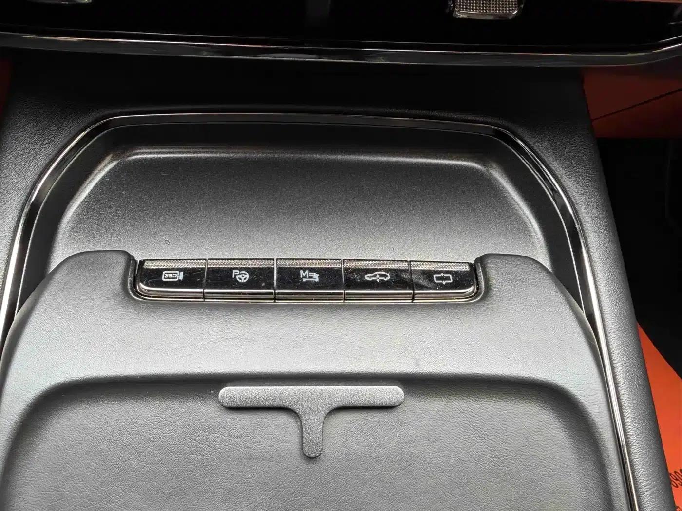 Voyah Free 2025 Model 318 259km 4WD Explorer Edition — миниатюра 13