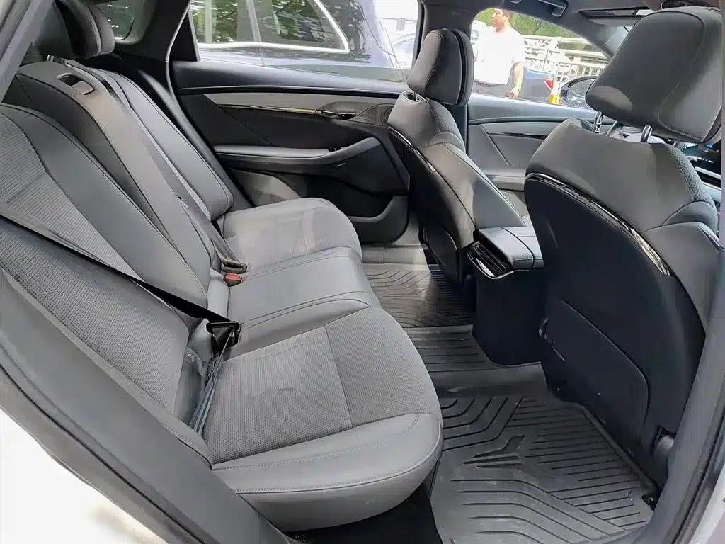 Voyah Chasing the Light 2024 PHEV AWD Long Range Flagship Edition — миниатюра 11