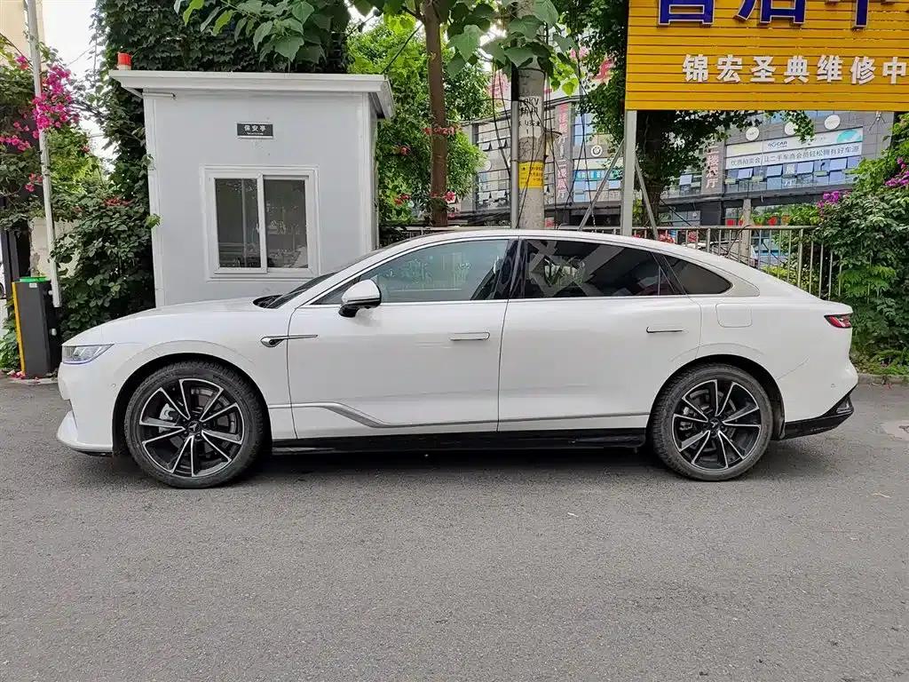 Voyah Chasing the Light 2024 PHEV AWD Long Range Flagship Edition — миниатюра 3