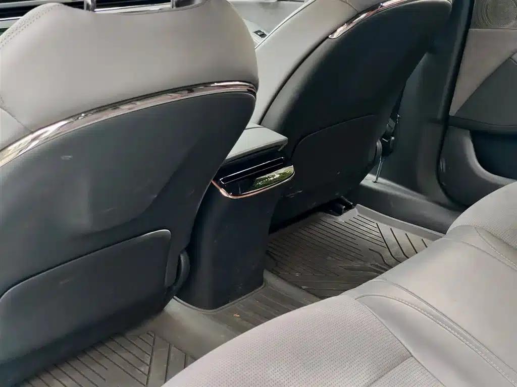 Voyah Chasing the Light 2024 PHEV AWD Long Range Flagship Edition — миниатюра 9