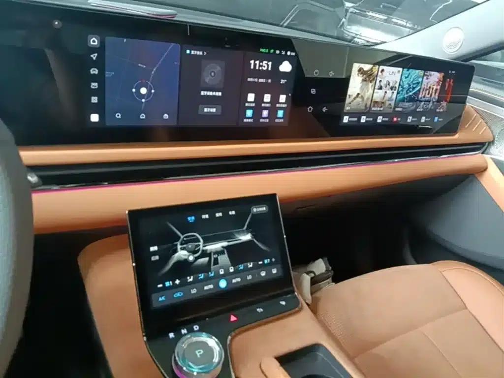 Voyah Chasing the Light 2024 PHEV AWD Long Range Flagship Edition — миниатюра 13