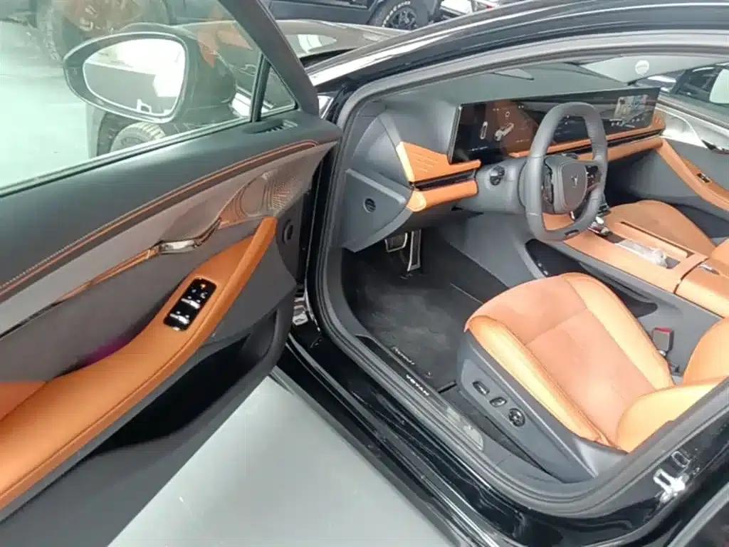 Voyah Chasing the Light 2024 PHEV AWD Long Range Flagship Edition — миниатюра 16