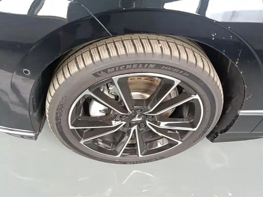 Voyah Chasing the Light 2024 PHEV AWD Long Range Flagship Edition — миниатюра 23