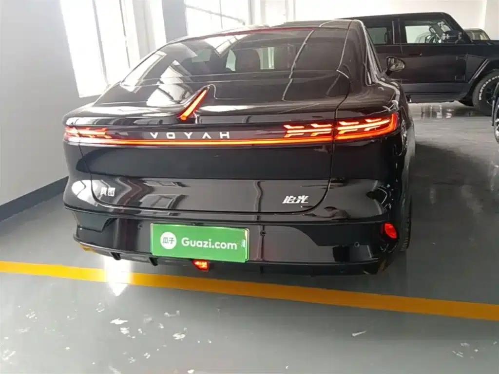 Voyah Chasing the Light 2024 PHEV AWD Long Range Flagship Edition — миниатюра 6