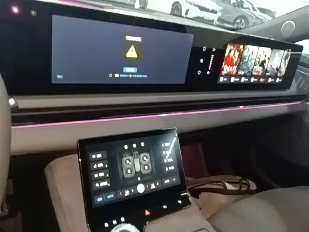 Voyah Chasing the Light 2024 PHEV AWD Long Range Flagship Edition — миниатюра 13