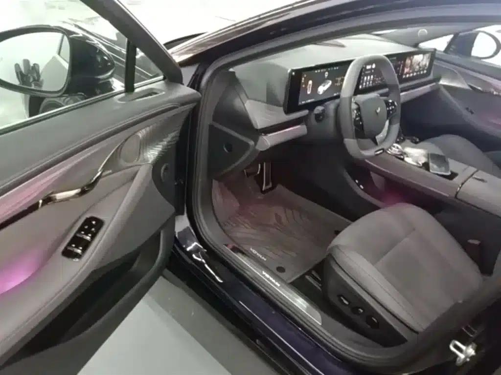 Voyah Chasing the Light 2024 PHEV AWD Long Range Flagship Edition — миниатюра 16