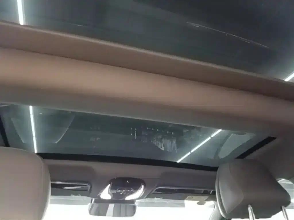 Voyah Chasing the Light 2024 PHEV AWD Long Range Flagship Edition — миниатюра 18