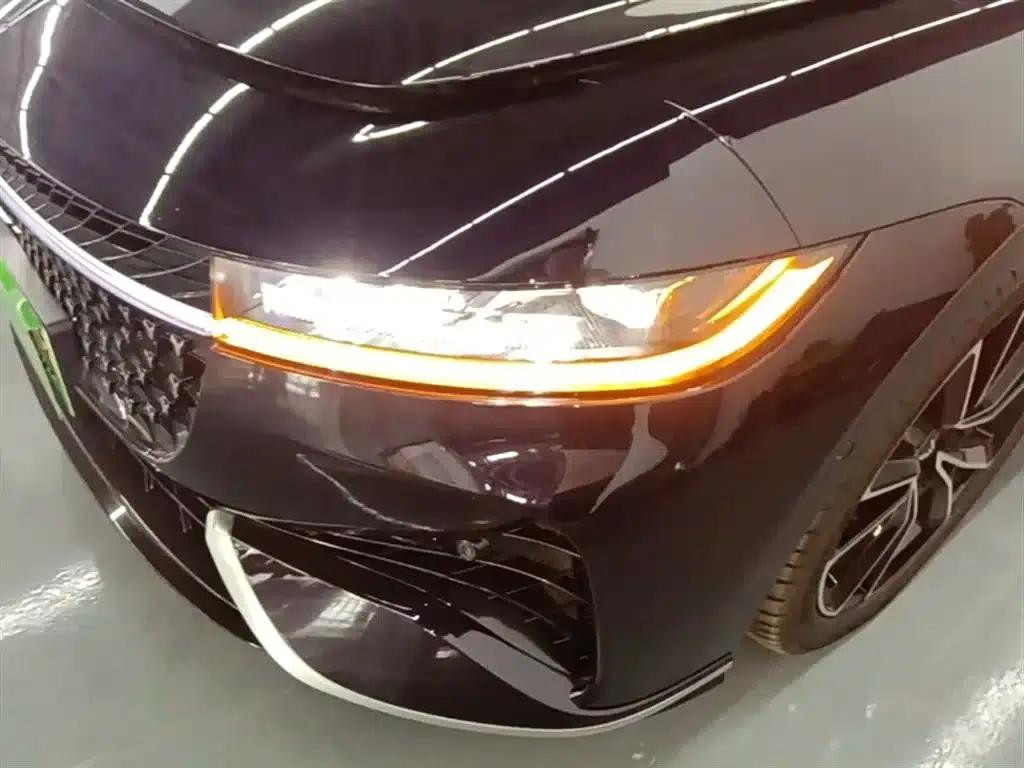 Voyah Chasing the Light 2024 PHEV AWD Long Range Flagship Edition — миниатюра 24