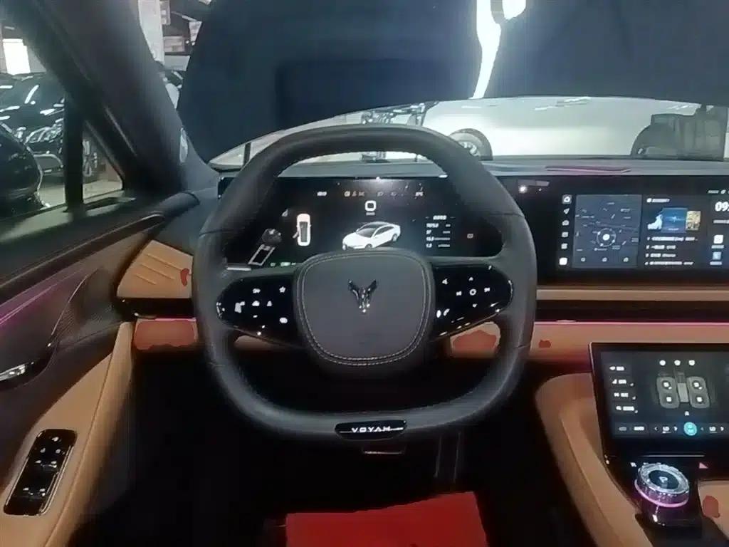 Voyah Chasing the Light 2024 PHEV AWD Long Range Flagship Edition — миниатюра 11