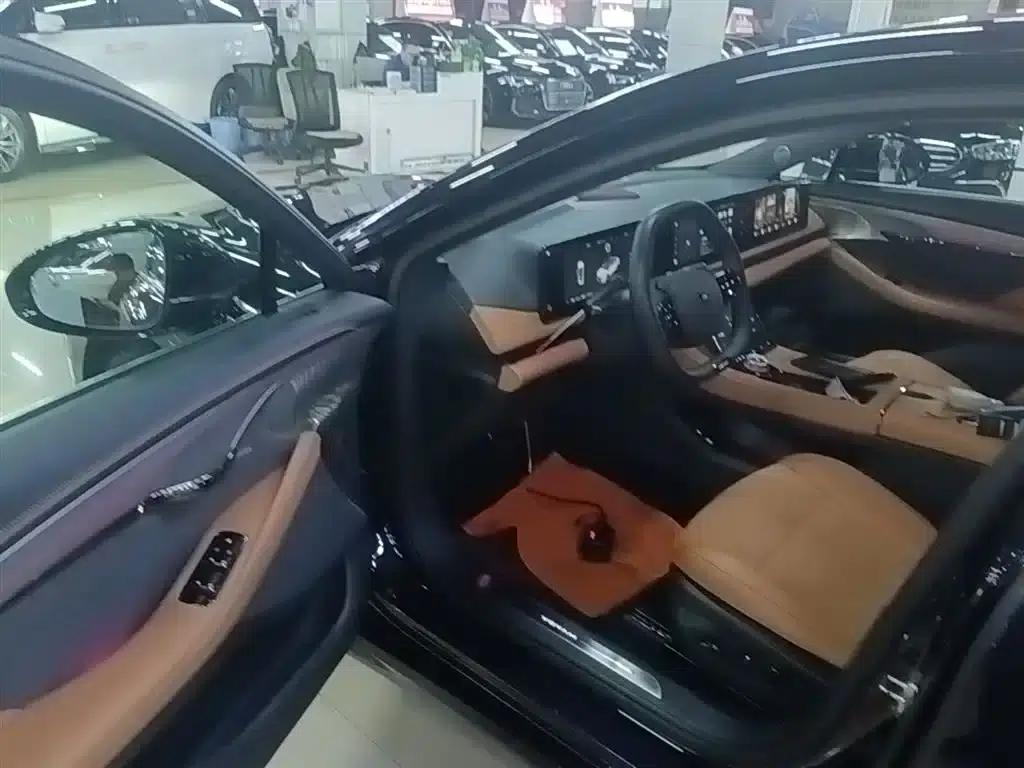 Voyah Chasing the Light 2024 PHEV AWD Long Range Flagship Edition — миниатюра 16