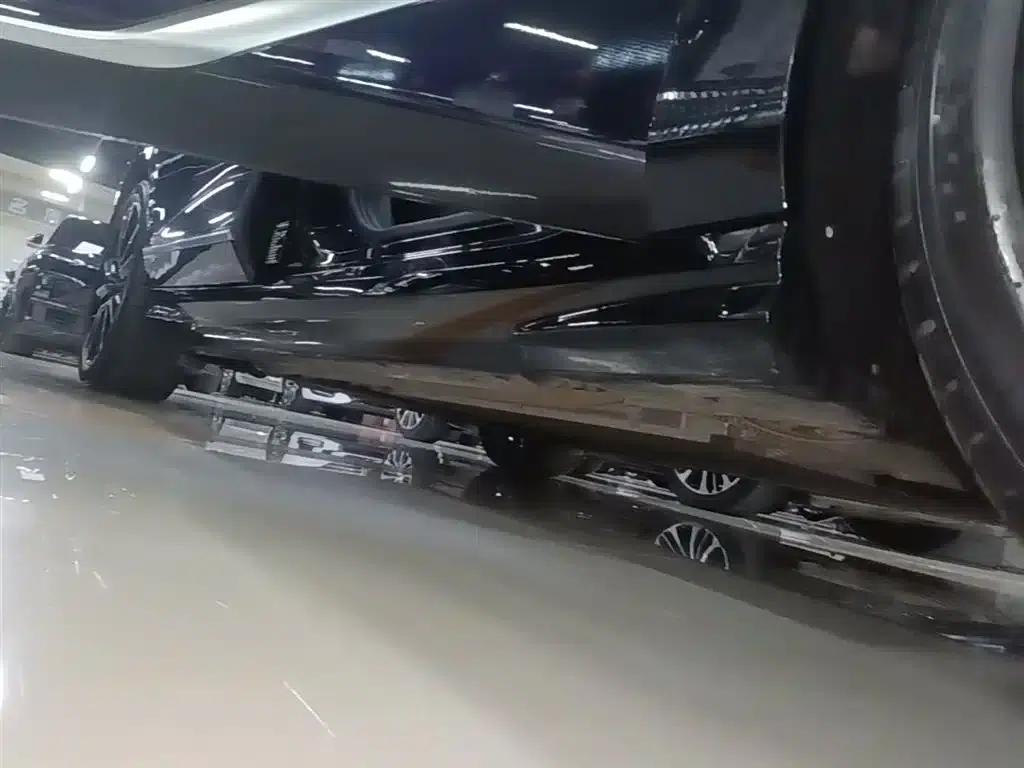 Voyah Chasing the Light 2024 PHEV AWD Long Range Flagship Edition — миниатюра 21