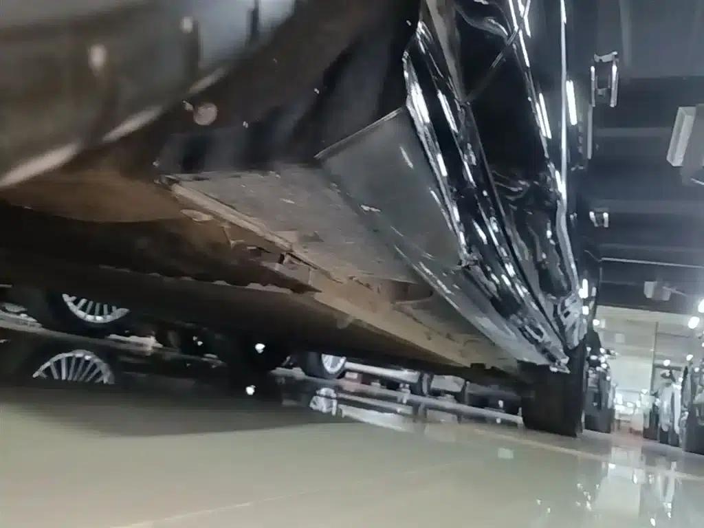 Voyah Chasing the Light 2024 PHEV AWD Long Range Flagship Edition — миниатюра 22