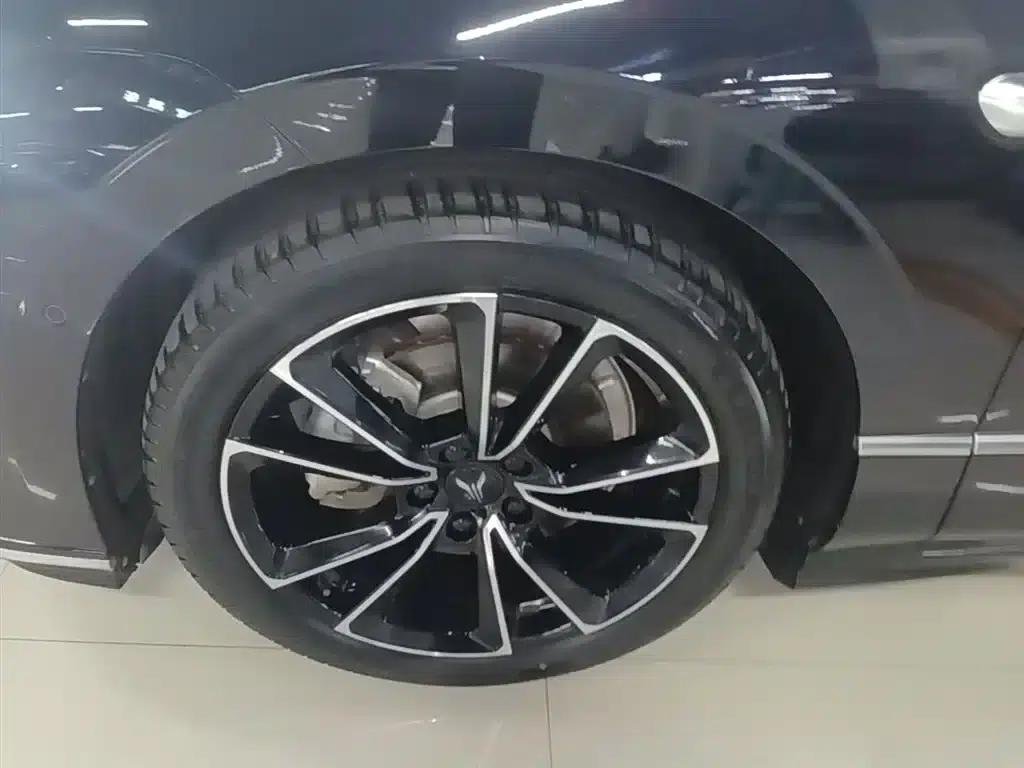 Voyah Chasing the Light 2024 PHEV AWD Long Range Flagship Edition — миниатюра 23
