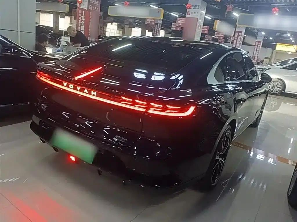 Voyah Chasing the Light 2024 PHEV AWD Long Range Flagship Edition — миниатюра 7