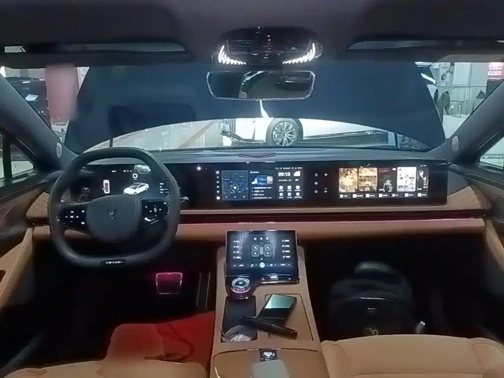 Voyah Chasing the Light 2024 PHEV AWD Long Range Flagship Edition — миниатюра 10
