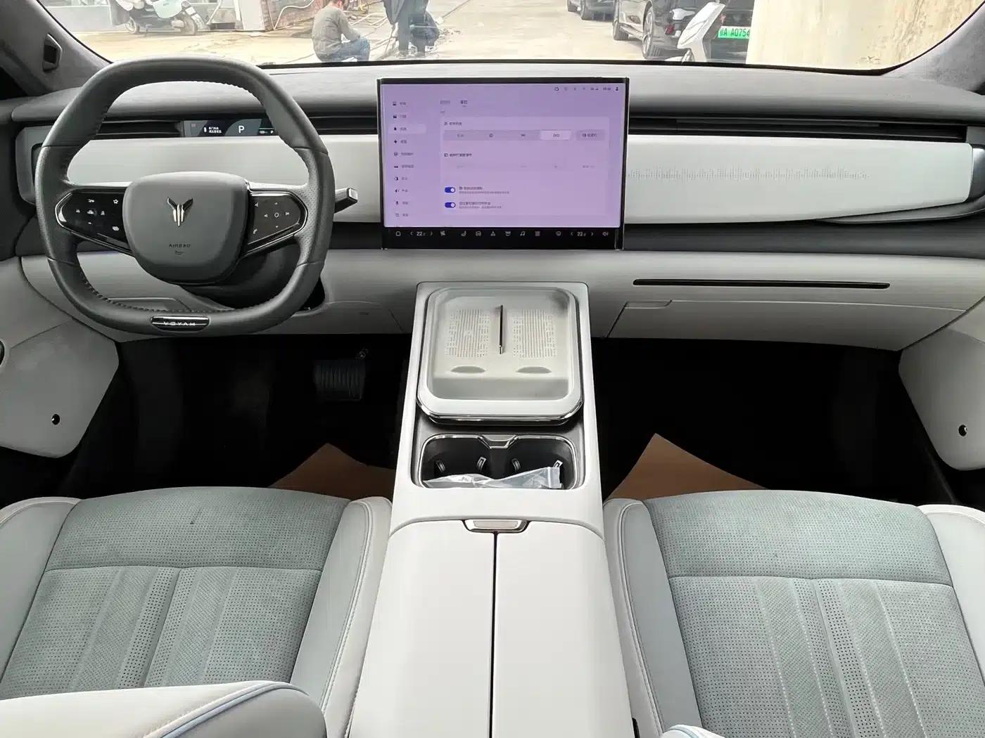 Voyah Smart Edition 2024 Model with Extended Range — миниатюра 12