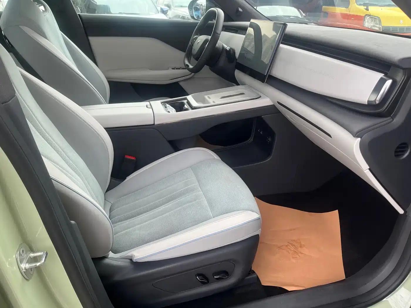 Voyah Smart Edition 2024 Model with Extended Range — миниатюра 6