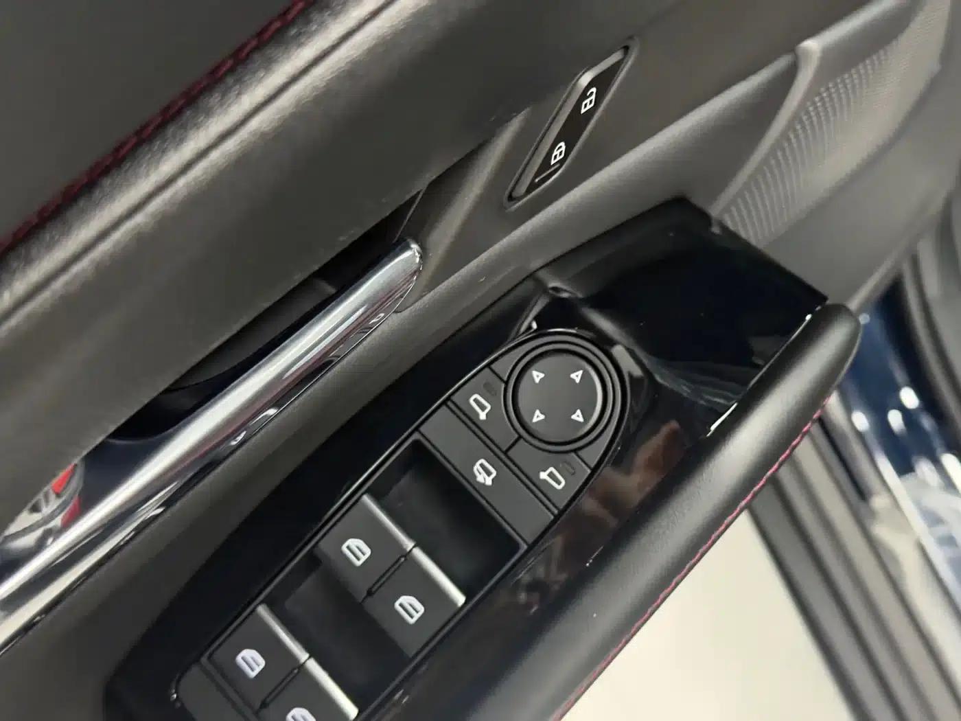 Mazda CX-30 2022 2.0L Automatic Obsidian Edition — миниатюра 15